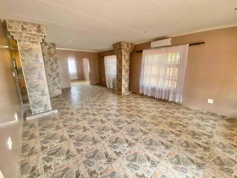 To Let 4 Bedroom Property for Rent in Kathu Northern Cape